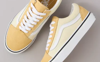 Vans Old Skool sneakers styled with casual oversized streetwear outfit and baggy denim fashion